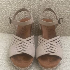 Paola Zodiac Wedge Sandals